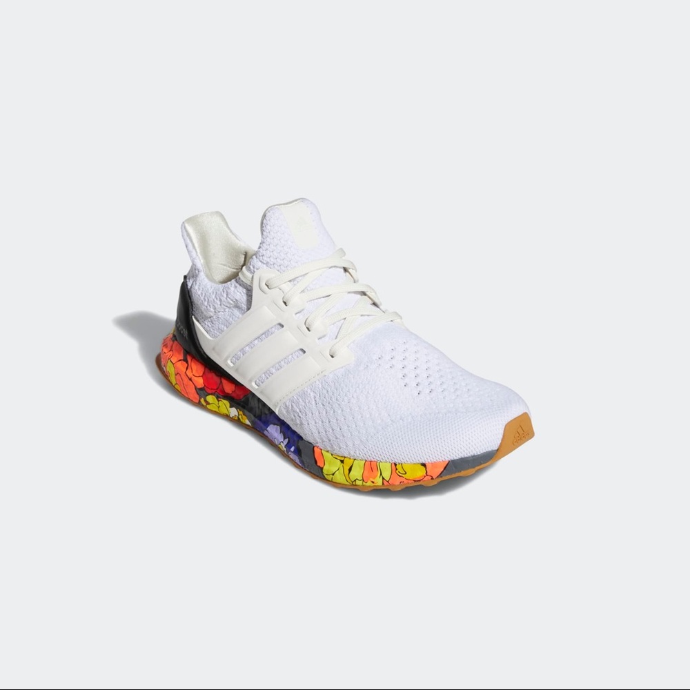 ADIDAS WOMEN’S ULTRABOOST DNA 5 CORE WHITE / CORE WHITE - LIGHT PURPLE
 NWT